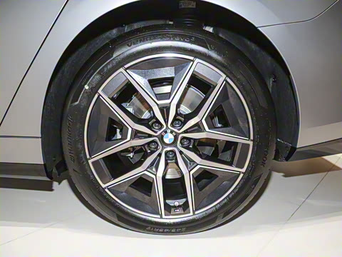 2026�� eDrive 40L M�˶���װ