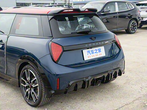 2025�� JOHN COOPER WORKS
