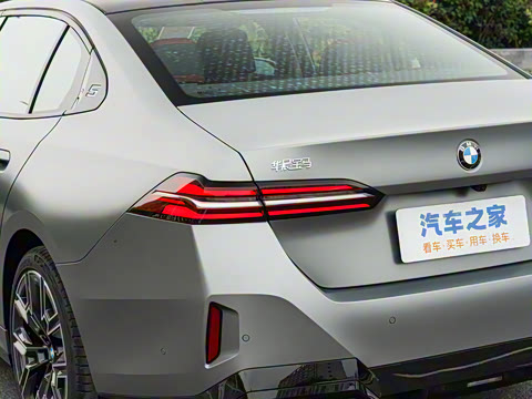 2026�� 530Li ������ M�˶���װ