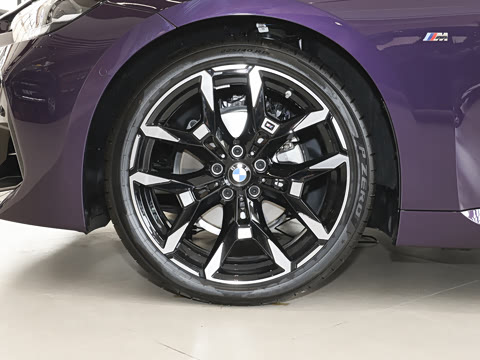 2026�� 225i M�˶���ҹ��װ