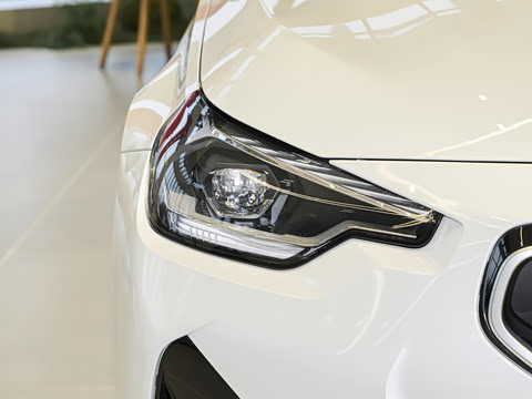 2026�� 225i M�˶���ҹ��װ