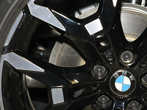 2026�� 225i M�˶���ҹ��װ