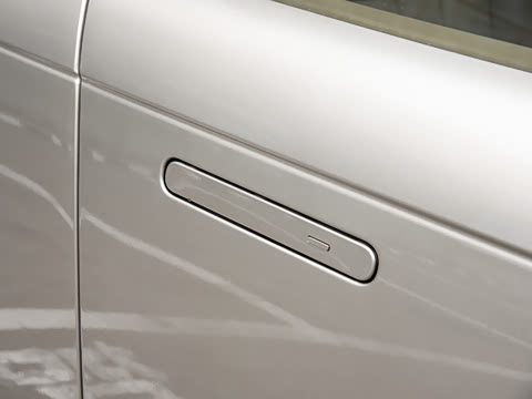 2026�� 3.0 L6 400PS SE�����