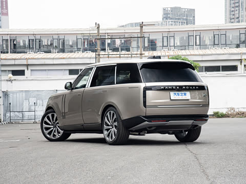 2026�� 3.0 L6 400PS SE�����