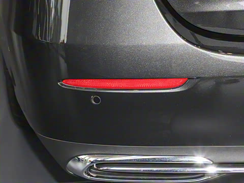 2025�� �Ŀ� E 300 L ������