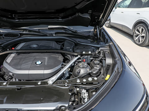 2026�� �Ŀ� 735Li ������װ