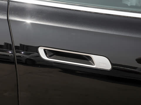 2026�� �Ŀ� 735Li ������װ