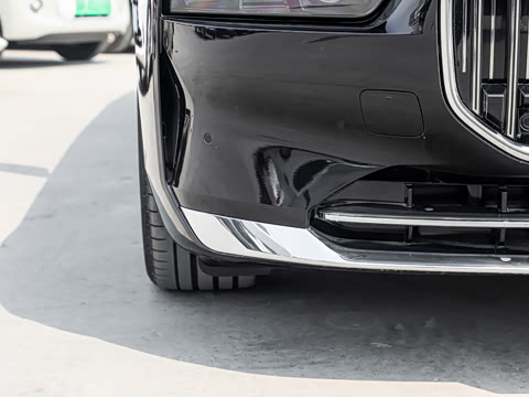 2026�� �Ŀ� 735Li ������װ
