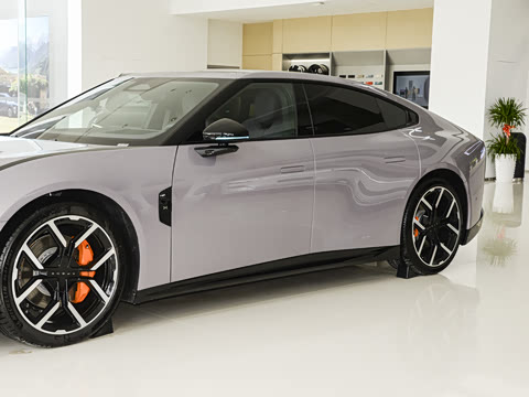 2025�� 702 ������ Ultra