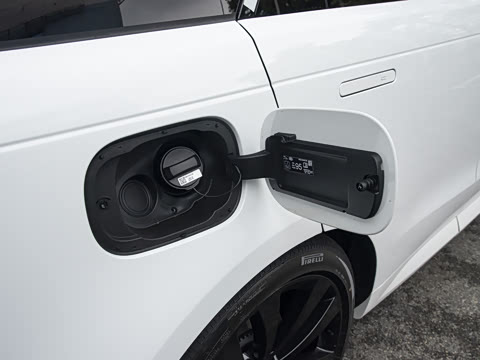 2026�� 400PS Dynamic SE