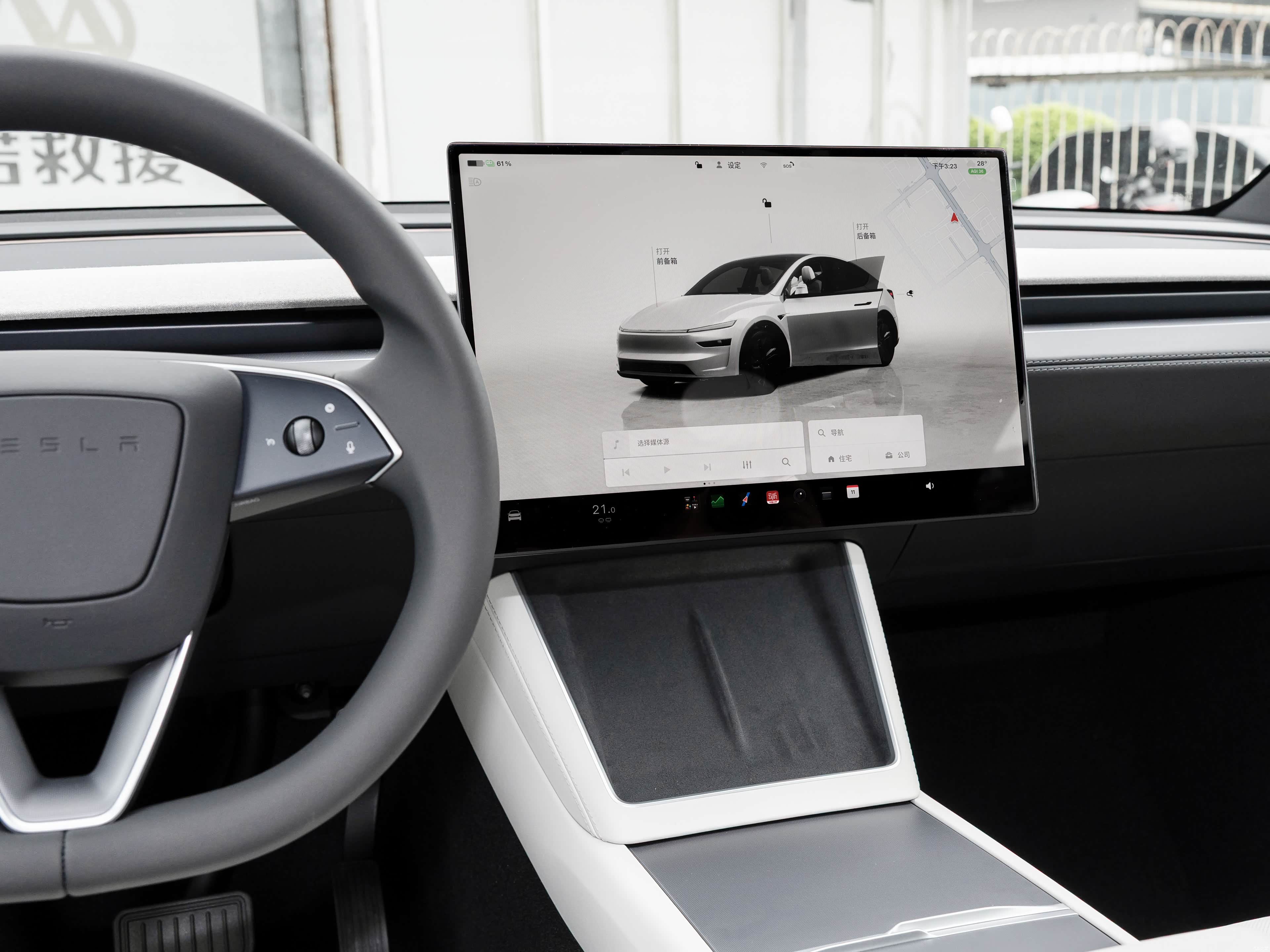 Tesla Model Y, миниатюра 17