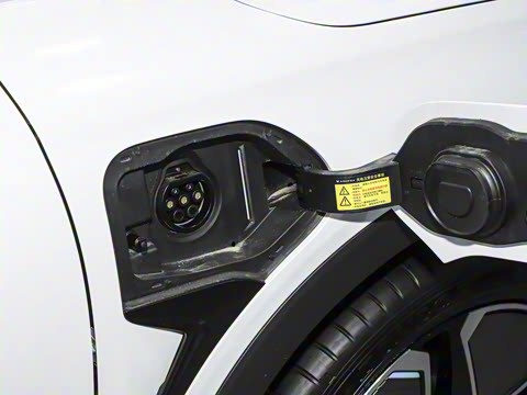 2025�� 735MAX 175kW