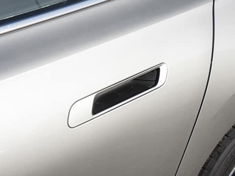 2026�� 735Li ������װ