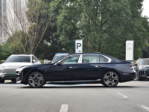 2026�� 740Li ������ M�˶���װ