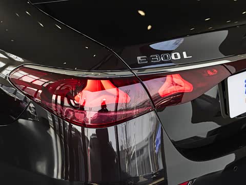 2026�� E 300 L ������