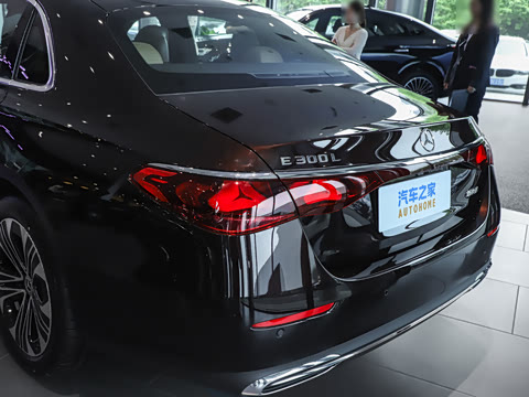 2026�� �Ŀ� E 300 L ������
