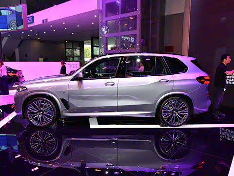 2025�� xDrive 40Li ������M�˶���ҹ��װ