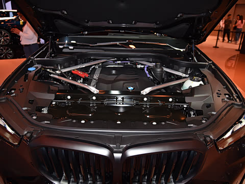 2025�� xDrive 40Li ������M�˶���ҹ��װ