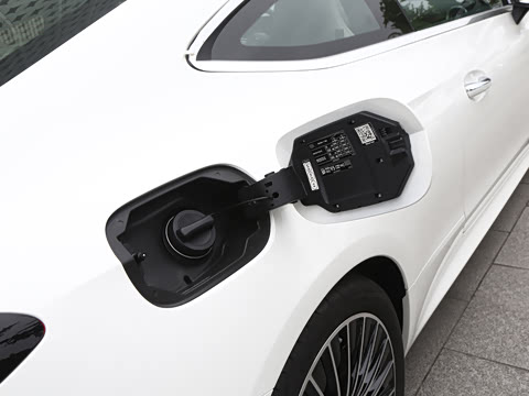 2026�� �Ŀ� CLE 300 4MATIC �����ͽ��ܳ�