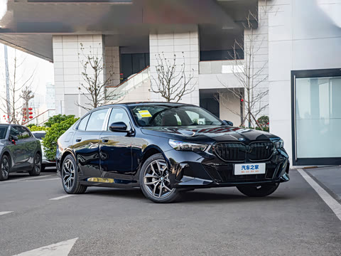 2026�� �Ŀ� eDrive 40L M�˶���װ