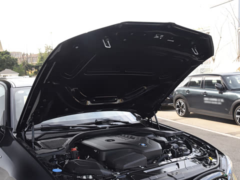 2026�� 330Li ������ M�˶���ҹ��װ