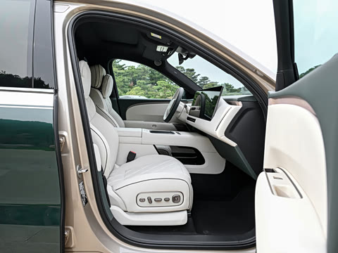 Li Auto L9 · 2026 модельный год · Livis: каталожная фотография 50