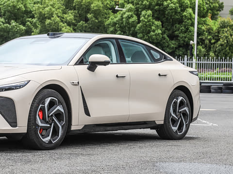2027�� ���� 255 Ultra���������״��
