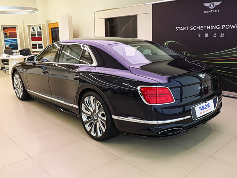 2026�� 4.0T V8 Mulliner