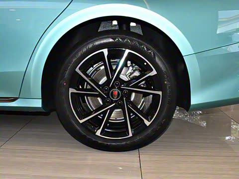 2025�� 2.0T ������