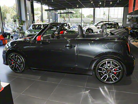 2025�� JOHN COOPER WORKS CABRIO