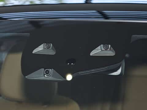 2025�� �Ŀ� E 300 �������˶���