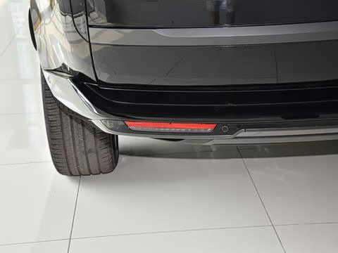 2026�� 3.0 L6 400PS �ڿ���