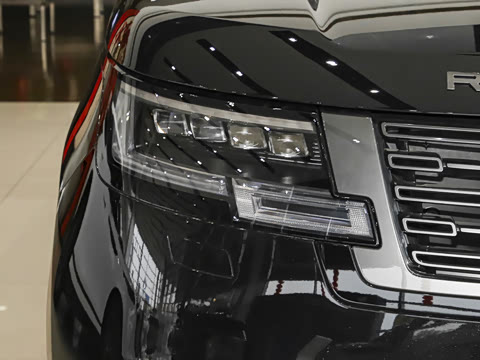 2026�� 3.0 L6 400PS SE�����