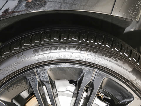 2026�� 3.0 L6 400PS SE�����