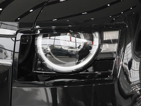 2026�� 110 3.0T P400 X-Dynamic HSE