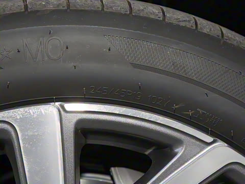 2025�� �Ŀ� E 300 L ʱ���˶���