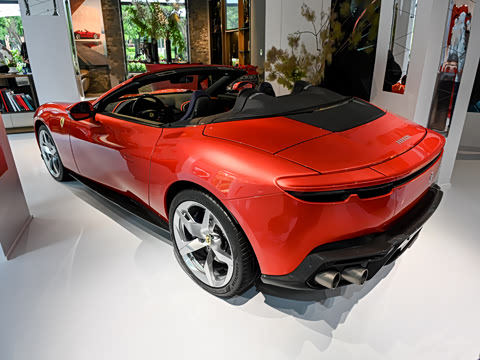 2026�� 3.9T V8 Spider