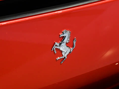 2026�� 3.9T V8 Spider