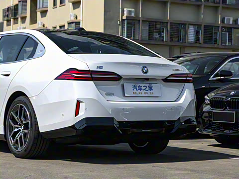 2026�� eDrive 40L M�˶���װ