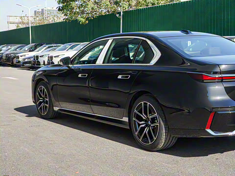 2026�� 735Li M�˶���װ