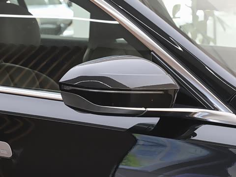 2026�� �Ŀ� 735Li M�˶���װ