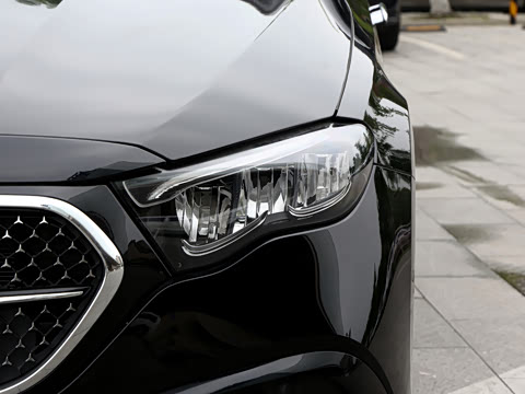 2026�� �Ŀ� E 300 L �����˶���