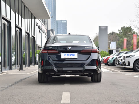 2026�� �Ŀ� 530Li ������ M�˶���װ