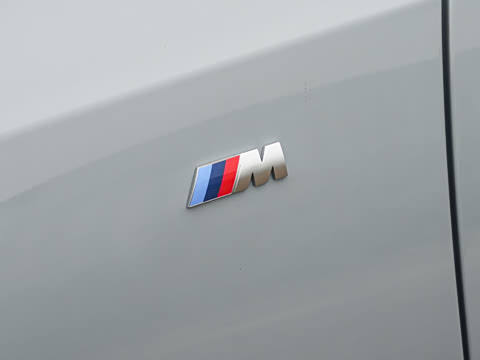 2026�� 330Li M�˶���ҹ��װ