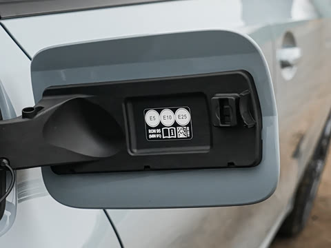 2026�� 330Li M�˶���ҹ��װ