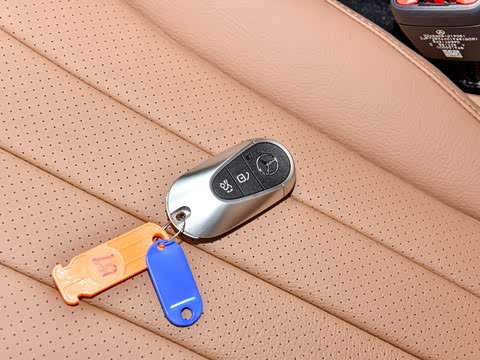 2026�� E 300 L ������