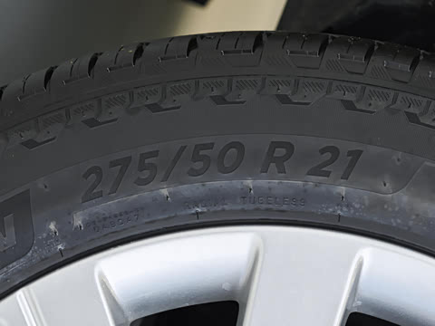 2026�� 3.0 L6 400PS SE�����