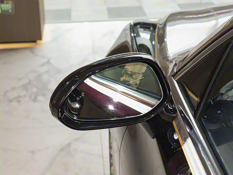 2024�� 4.0T V8��