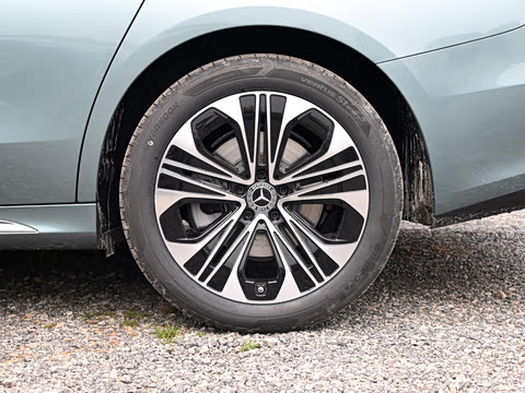 2026�� E 300 L ������