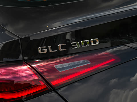 2026�� �Ŀ� GLC 300 4MATIC ����SUV